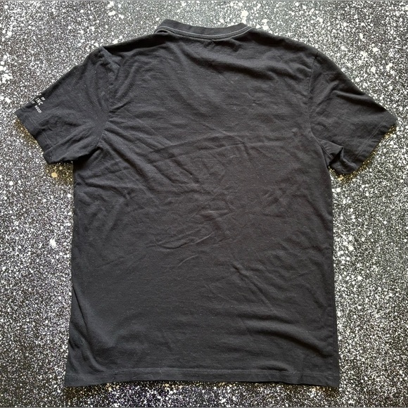 GUESS Jeans Men’s V-Neck T-Shirt Size Medium - Picture 2 of 3